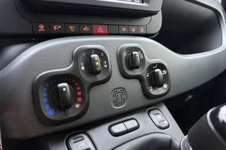 Fiat Panda 1.0 Hybrid City Life 69 PK | Airco | Dakrails | Weinig kilometers | Hoge instap | Zuinige motor | Electrische ramen | 5 Zitplaatsen / 21