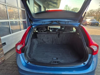 Volvo V60 1.6 T3 R-DESIGN Camera, Trekhaak, Carplay, ALL IN Prijs! / 14