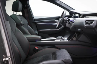 Audi Q8 Sportback e-tron 55 quattro Edition 115 kWh | PANORAMADAK | ACHTERBANKVERWARMING | AMBIENT LIGHTING | HEAD UP | B&O | TREKHAAK | 22" / 15