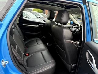 MG ZS EV MG EV Luxury 50 kWh  Panoramadak, Trekhaak, App Connect / 18