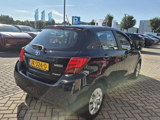 Toyota Yaris 1.5 Hybrid Now / 12