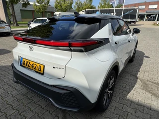 Toyota C-HR 2.0 PLUG-IN HYBRID 220 FIRST EDITION STOEL/STUURVERW BLIND-SPOT PARK-SENSOREN NAVI APPLE/ANDROID EL-ACHTERKLEP 18" LM-VELGEN / 6