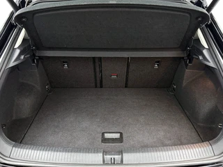 Volkswagen T-Roc 1.5 TSI Sport Automaat | Adaptive Cruise | CarPlay | Camera | Panoramadak | Parkeersensoren | Trekhaak | NAP / 32
