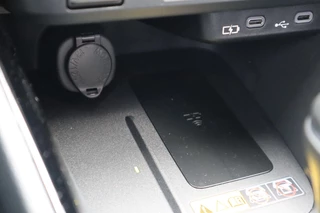 Toyota Yaris HYBRID 115 FIRST EDITION STOEL/STUURVERW DRAADLOOS-LADEN APPLE/ANDROID KEYLESS CLIMA AD-CRUISE 16" LM-VELGEN / 19