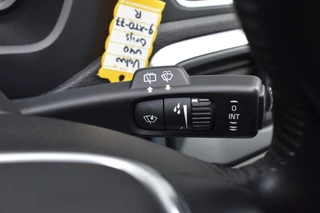 Volvo V40 1.6 T3 MOMENTUM NAVI / PDC / STOEL VERW. / TREKHAAK / 21