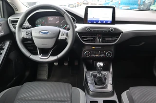 Ford Focus Wagon BUSINESS APPLE/ANDROID PARK-SENSOREN WINTERPACK CLIMA LED ALL-SEASON KEYLESS / 19