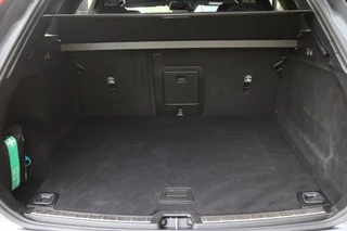 Volvo XC60 2.0 T4 R-Design  LED/Leder/Navi/Camera/CarPlay/Virtual Cockpit/Crc/19" / 35