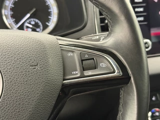 Skoda Karoq 1.5 TSI ACT Style | Adaptive cruise | Stoelverwarming | CarPlay | Camera | Parkeersensoren achter | Trekhaak / 17