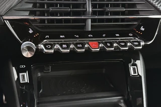 Peugeot 2008 1.2 PureTech GT Pack Stoelverwarming Keyless Achteruitrijcamera / 42