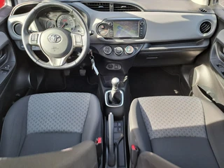 Toyota Yaris 1.3 VVT-i Aspiration / 10