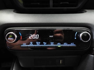 Toyota Yaris 1.5 Hybrid 115 Active NAVI-APP/CAMERA/CLIMA/BLEUTOOTH! / 7