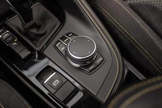 BMW X2 sDrive18i High Executive M-sport | 2e eigenaar | Driving Assistant | Panoramadak | 19 inch | Keyless entry | Head-up | Shadow line | HiFi audio | Stoelverwarming | Alcantara / 31