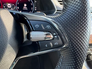 Skoda Superb Combi 1.5 TSI Sportline * Trekhaak * AUTOMAAT * Navigatiesysteem * Achterbank verwarmd * / 23