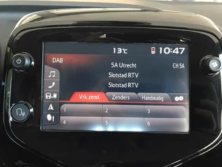 Citroën C1 1.0 VTi Shine Achteruitrijcamera | Navi | Airco / 22