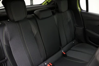 Peugeot e-208 EV GT 51 kWh 16% Bijtelling | 400+ km Actieradius WLTP | Panorama Dak | Navigatie | Camera Voor & achter | Airco | Cruise Control / 19