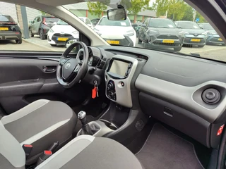 Toyota Aygo 1.0 VVT-i X-WAVE CABRIO / 2
