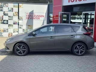 Toyota Auris 1.8 Hybrid Dynamic Ultimate NAVI CRUISECONTROL STOELVERWARMING / 2