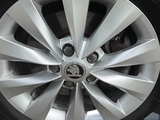 Skoda Karoq 1.5 TSI ACT Business Edition, trekhaak, stoelverwarming, navigatie, climaat controle / 9