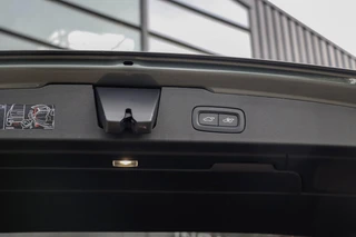 Volvo V60 T8 AWD Plus Dark / 22