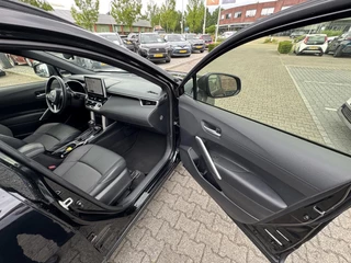 Toyota Corolla Cross 2.0 HYBRID 184PK FIRST-EDITION BLIND-SPOT EL-ACHTERKLEP LM-VELGEN KEYLESS PARK-SENSOREN STOELVERW DRAADLOOS-LADEN AD-CRUISE BLUETOOTH / 23