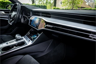 Audi A6 Avant 55 TFSI e Quattro S Line  Full Black Matrix Led Panorama 21" ACC Trekhaak / 13