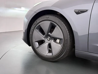 Tesla Model 3 Long Range AWD 75 kWh FABRIEKSGARANTIE OP ACCU & AANDRIJFLIJN TOT 2031 OF 192.000 KM + ALGEMENE AUTO T/M 06-2027 of 80.000KM! BTW verrekenbaar | SOH 94% | / 14