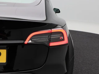 Tesla Model 3 Standard RWD Plus 60 kWh 238 Pk | Stoelverwarming | Panoramadak | Camera | Adaptive Cruise | 18 Inch | 41.788 Km !! / 16