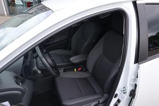 Toyota Yaris HYBRID 115 DYNAMIC COMFORT-PACK LED 16"LMV PRIVACY-GLASS ALL-SEASON BLISS PARK-SENSOREN STUUR/STOELVERW. / 19