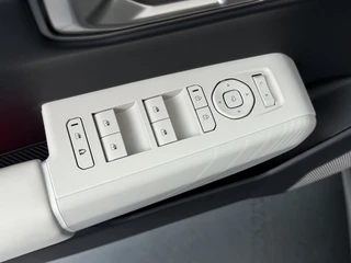 Kia EV4 Fastback GT-PlusLine 81.4 kWh  FULL OPTIONS - *DEMO* - Head-up Display - 360 Camera - Stoelverwarming/ventilatie - Glazen Schuif-/kanteldak - Elektrisch verstelbare voorstoelen - Dodehoekcamera - Fabrieksgarantie tot 2032 Direct leverbaar! / 21