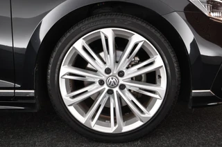 Volkswagen Passat Variant 1.5 TSI 150pk DSG 2x R-Line Panoramadak Leder Camera Stoelverwarming Virtual Cockpit / 52