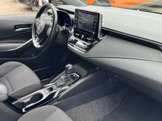 Toyota Corolla 1.8 Hybrid Business Plus / 4