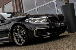 BMW 5-serie M550d xDrive High Executive | 2e eigenaar | Driving Assistant Plus | Innovation pakket | Stoelverwarming & -ventilatie | Stuurverwarming | Harman-kardon | 360 camera / 55