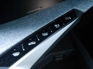 Peugeot 3008 1.6 plug-in Hybrid 195 Allure | Afneembare trekhaak | 1550KG Trekgewicht | Navigatie | Stoelverwarming | Camera achter | Full LED / 22