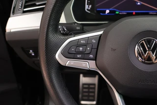 Volkswagen Passat Variant 1.5 TSI 150pk DSG 2x R-Line Panoramadak Leder Camera Stoelverwarming Virtual Cockpit / 17