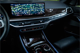 BMW X5 xDrive50e M Sport Pro Dravitgrau Individual Dravit Grau Sky Lounge Soft Close Vierwielbesturing / 36