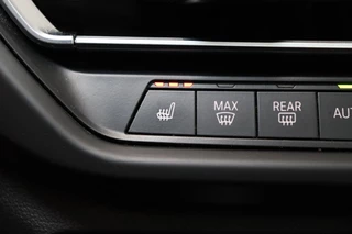BMW 2 Serie Gran Coupé 218i High Executive M Sport Pakket Automaat  / Live Cockpit Professional / Panoramadak / Stoelverwarming / 18 Inch / Climate Control / Parkeersensoren / Bluetooth / DAB / Cruise Control / Lichtpakket / Extra Getint Glas / LED / 34