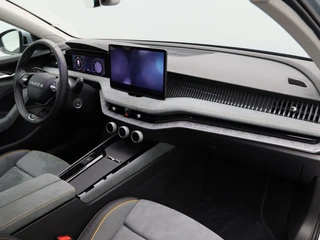 Skoda Superb Combi 1.5 TSi 204 Pk PHEV Edition | Panoramadak | Stoelverwarming | Camera | Trekhaak | Adaptive Cruise | 17 Inch | 23.131 Km !! / 44