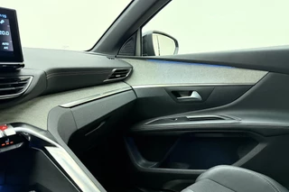 Peugeot 5008 1.2T 130pk Automaat GT | Elektrische achterklep | Black Pack | 19'' velgen | Achteruitrijcamera | 7 Persoons / 31