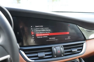 Alfa Romeo Giulia 2.0T SUPER AUT ORIG.NL/A.CarPlay/Ad.Cruise/Stuur&Stoelverw./18inch 114dkm! / 48