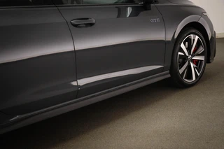 Volkswagen Golf 1.5 eHybrid GTE | LEDER | PANORAMADAK | HEAD UP | STOELVENTILATIE | STUURVERWARMING | TREKHAAK | 18" / 30