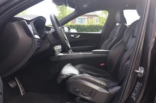 Volvo XC60 T6 Recharge AWD R-Design | Stoelverwarming & Koeling | 360° Camera | Panoramadak | Long Range | H/K | Keyless / 19