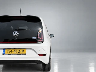 Volkswagen up! 1.0 TSI GTI 116 pk  | 17 inch lichtmetaal | stoelverwarming | climate control | zwart dak-spiegels | NL auto / 14