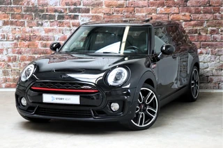 MINI Clubman Cooper S Chili Serious Business Automaat / Navigatiesysteem Professional / Panoramadak / Trekhaak / Leder / 19 Inch / Driving Assistant / Lichtpakket / Achteruitrijcamera / Climate Control / Harman Kardon / Stoelverwarming