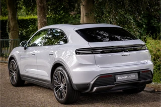 Porsche Macan 4 100 kWh  Pano Luchtvering Sport Chrono Matrix Passenger Display / 18