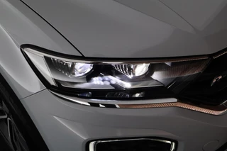 Volkswagen T-Roc 1.5 TSI 150pk DSG R-Line Sport Keyless Virtual Cockpit Navigatie / 44