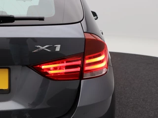 BMW X1 sDrive20i 183 Pk Automaat Executive | Trekhaak | Bi Xenon | Cruise Control | 17 Inch | 132.168 Km !! / 15