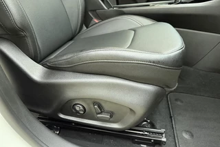 Jeep Compass 1.5T e-Hybrid S Automaat | Lederen bekleding | Keyless | Zwart dak | Stoelverwarming & stoelventilatie | Camera | Lichtmetalen velgen / 16