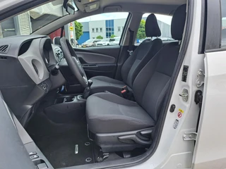 Toyota Yaris 1.0 VVT-i Aspiration AIRCO ONDERHOUDSBOEKJES TREKHAAK / 17