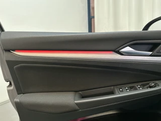 Volkswagen Golf Variant 1.0 eTSI DSG Life Sfeerverlichting Navigatie Parkeersensoren Camera / 26
