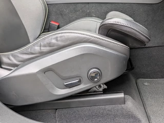Volvo XC60 2.0 T6 Plug-in hybrid AWD R-Design|Panodak|Memory|Sportstoelen|Keyless-Entry|Facelift 12-2021| / 30